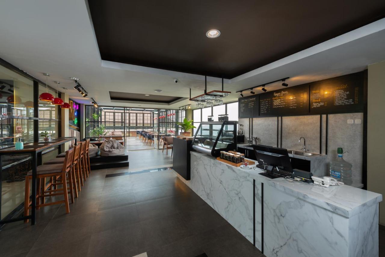 Nava Hotel Тавангмангу Екстериор снимка