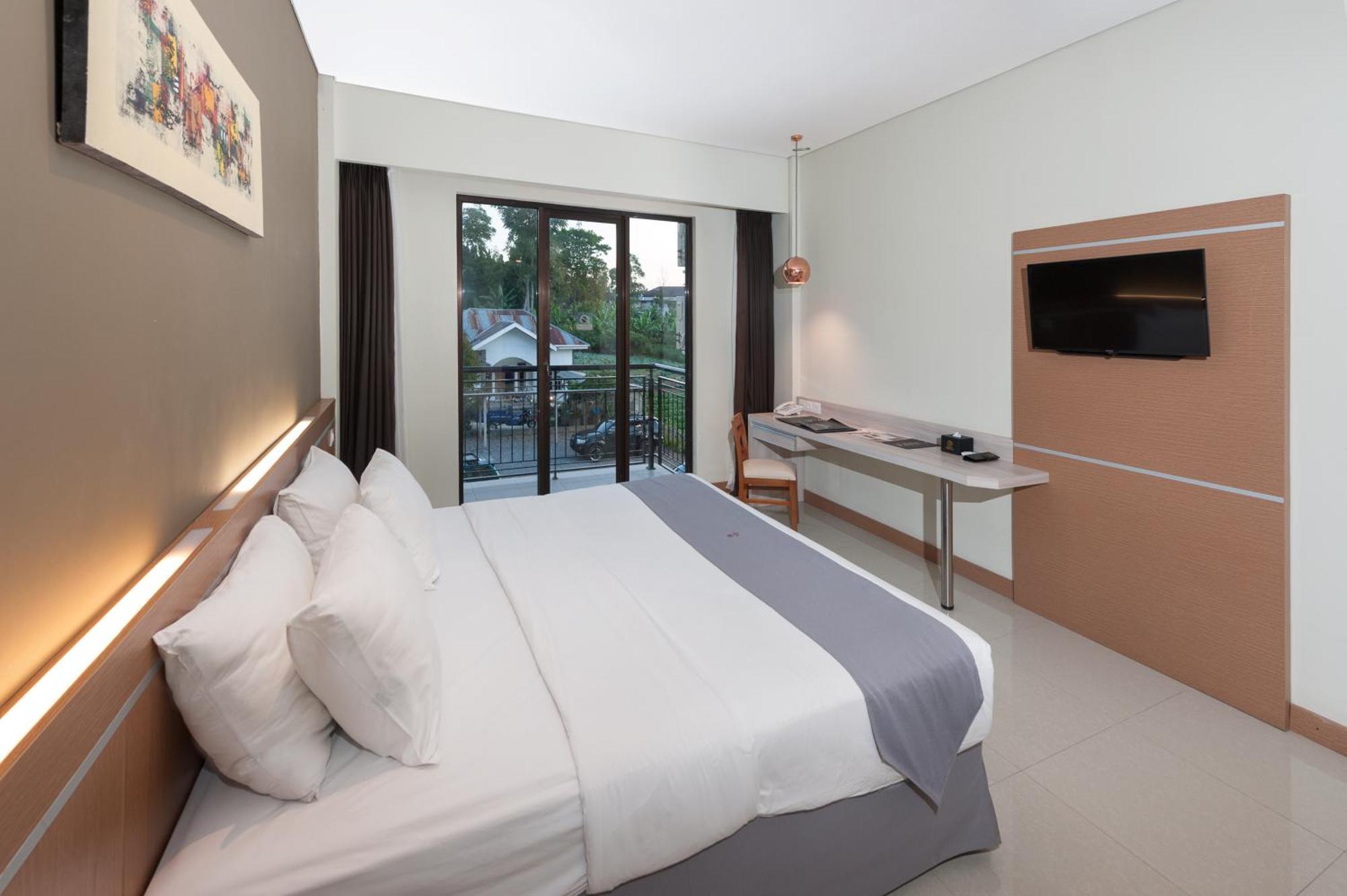 Nava Hotel Тавангмангу Екстериор снимка