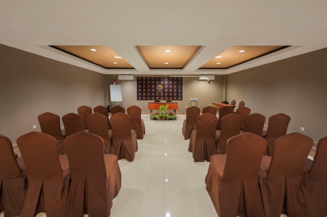 Nava Hotel Тавангмангу Екстериор снимка