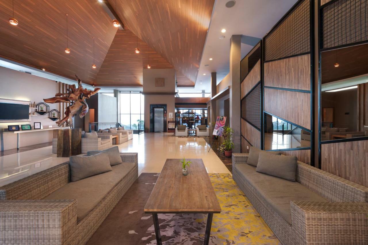 Nava Hotel Тавангмангу Екстериор снимка