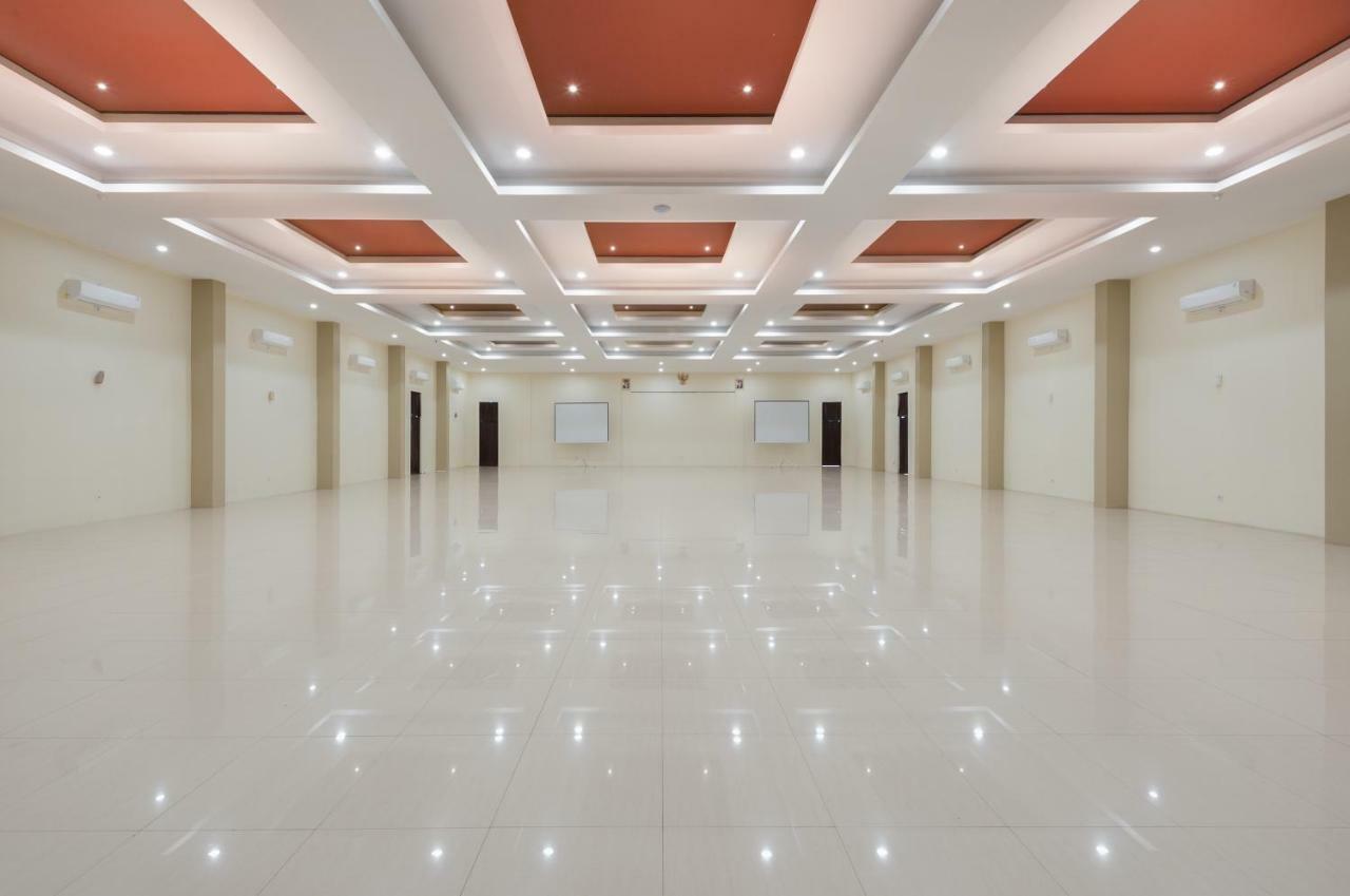Nava Hotel Тавангмангу Екстериор снимка