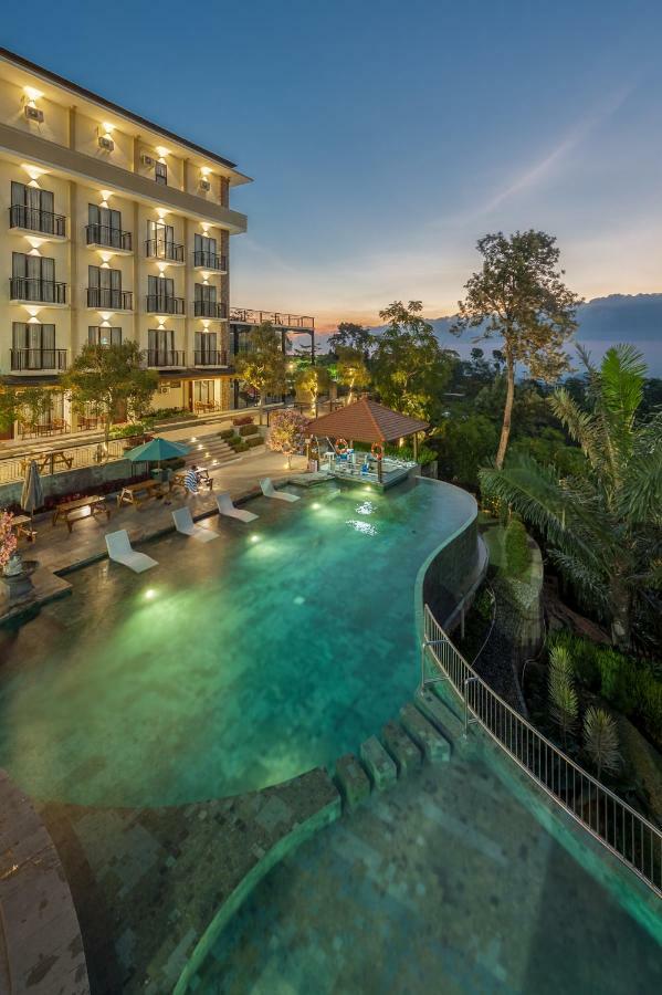 Nava Hotel Тавангмангу Екстериор снимка
