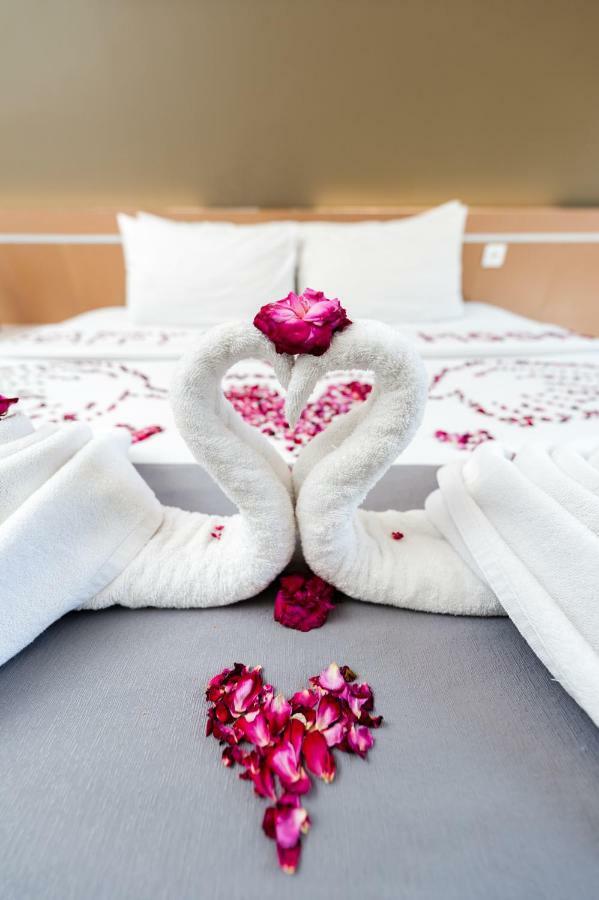 Nava Hotel Тавангмангу Екстериор снимка